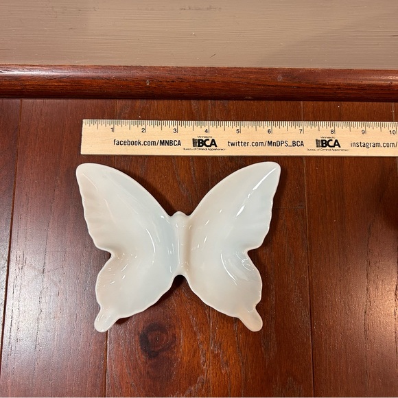 Vintage Takahashi Co White Porcelain Butterfly Shaped Trinket Dish 6x5” Japan. - Picture 3 of 7